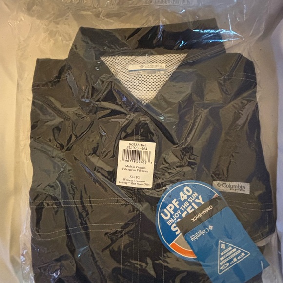 Columbia Tops - Columbia Black Short Sleeve UPF 40 Sun Shirt